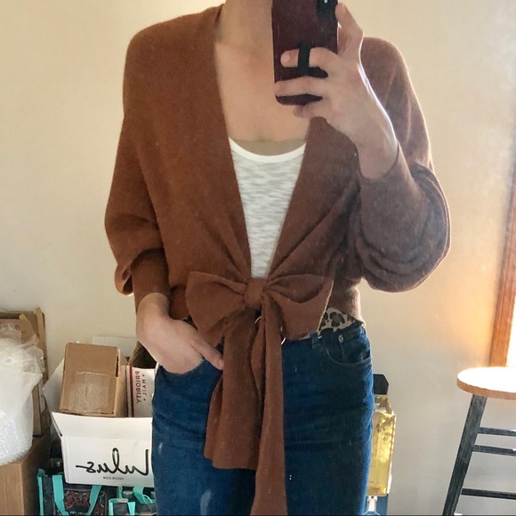 Front tie sweater / cardigan size small. Like new. - Picture 2 of 7